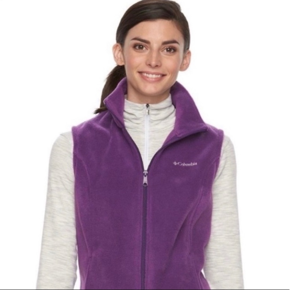 Columbia zip vest, size small. NWT
